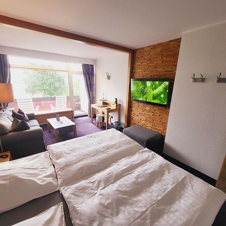 Berghotel Habbel Und Die Welt Kann Warten Cobbenrode Exteriör bild