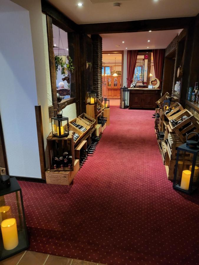 Berghotel Habbel Und Die Welt Kann Warten Cobbenrode Exteriör bild