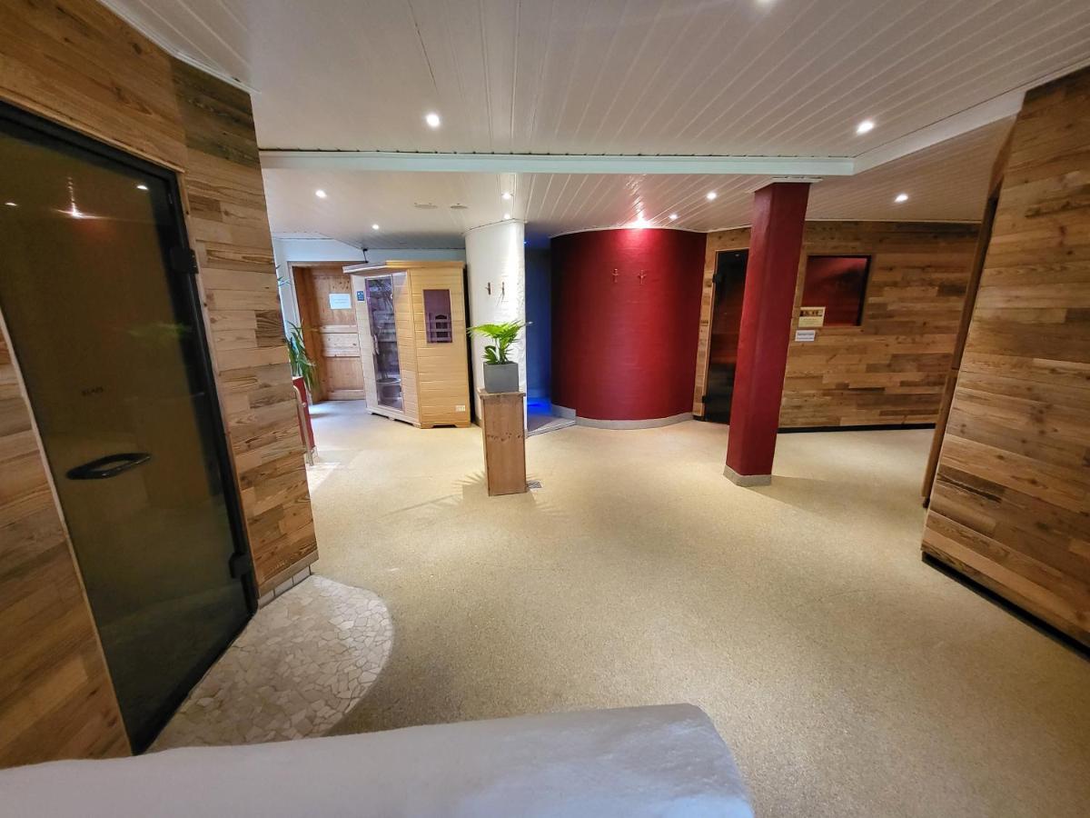 Berghotel Habbel Und Die Welt Kann Warten Cobbenrode Exteriör bild
