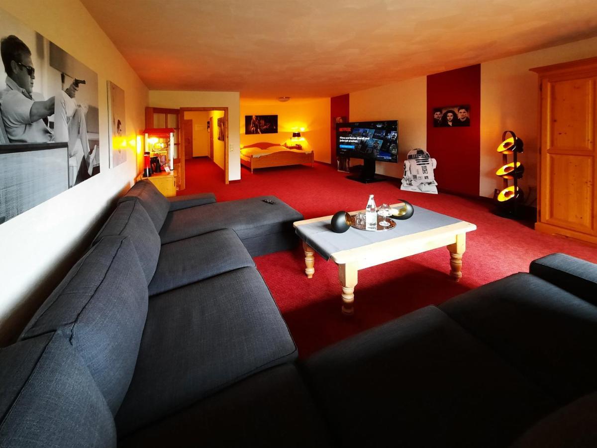Berghotel Habbel Und Die Welt Kann Warten Cobbenrode Exteriör bild